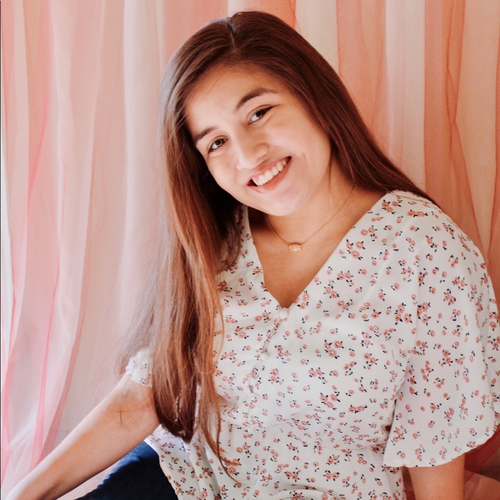 Meet your Posher, Adriana